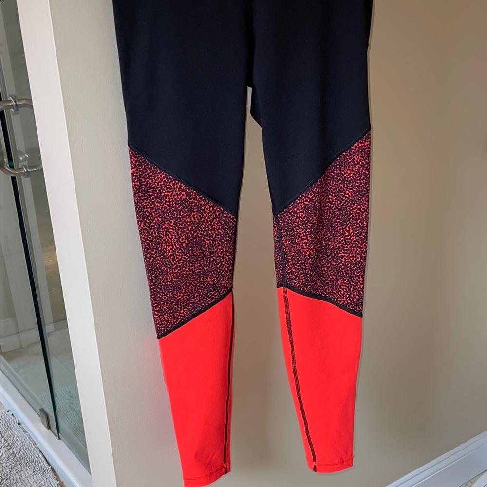 Black and Red Patterned Leggings